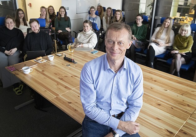 Jan Jaro�, CEO a p�edseda p�edstavenstva Unicorn. na setk�n� se zam�stnanci.