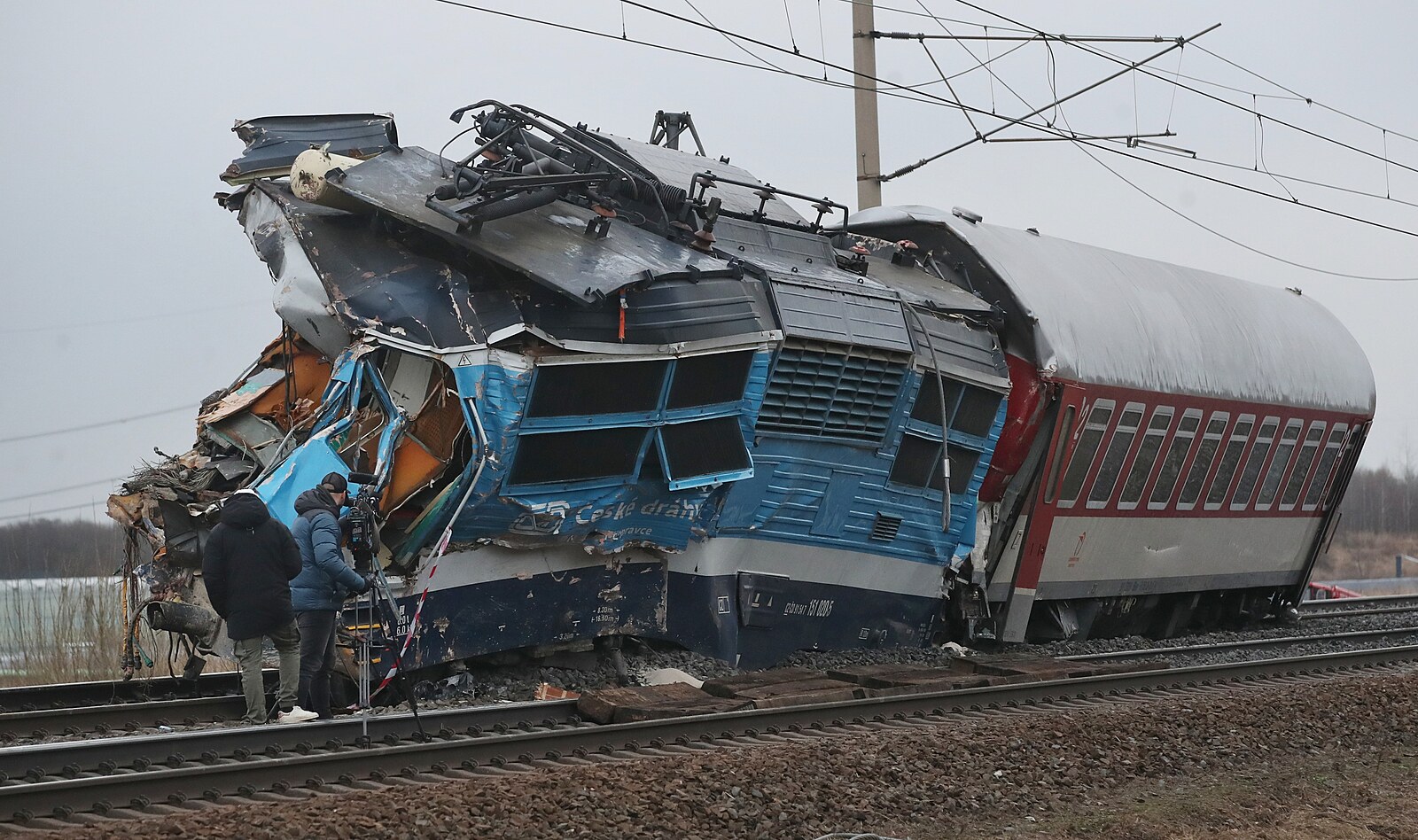 Bylo víc zraněných a výrazně vyšší škoda, řekla inspekce k tragické srážce v Lutyni
