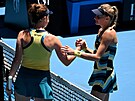 Linda Nosková gratuluje Dajan Jastremské k postupu do semifinále Australian...