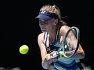 Ukrajinská tenistka Dajana Jastremská hraje bekhend ve tvrtfinále Australian...