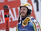 Nmecký lya Linus Strasser po vítzství ve slalomu Svtového poháru v...