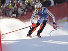 Nmecký lya Linus Strasser jede slalom Svtového poháru v Kitzbühelu.