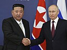 Ruský prezident Vladimir Putin a severokorejský vdce Kim ong-un pi setkání v...