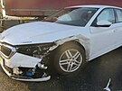 Nehoda dvou aut na kiovatce poblí Hostivice. (27. prosince 2023)