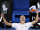 Alexander Zverev se raduje po vyhraném osmifinále Australian Open.