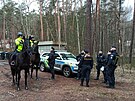 Policist na konch kontrolovali chaty.