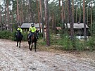 Policist na konch kontrolovali chaty.