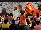 Indický premiér Naréndra Módí pi slavnostním otevení velkého hinduistického...