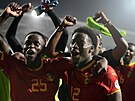Guinejtí fotbalisté Facinet Conte a Ibrahima Diakité slaví vítzství nad...