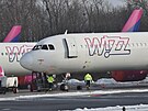 Odstaven letadla spolenosti Wizz Air na monovskm letiti u Ostravy. Stroje...