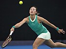 ínská tenistka eng chin-wen dobíhá balonek bhem finále Australian Open.