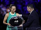 Poraená finalistka Australian Open íanka eng chin-wen pebírá památení...