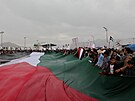 Píznivci Húsí se v jemenském Sanaá úastní shromádní na podporu Palestinc...