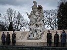 Orlová odhalila obnovený památník eským obtem Sedmidenní války se sousoím a...
