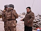Severokorejský vdce Kim ong-un se úastní testu stely s plochou dráhou letu...