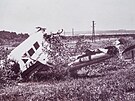 Vrak letadla zn. Junkers, ve kter�m zahynul Tom� Ba�a. Pohlednice je z roku...