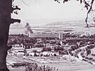 Celkov� pohled na tehdej�� n�rodn� podnik Svit (Ba�ovy z�vody) z kopce Trestn�....