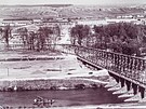 Pohled na Ba�ov z kopce Trestn� s dosud existuj�c�m naplavovac�m korytem...