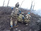 Ukrajinské jednotky istí zákopy v Doncké oblasti