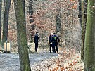 Policisté pátrají v Kunratickém lese po neznámém útoníkovi, nasadili i...