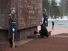 Ruský prezident Vladimir Putin na 80. výroí blokády Leningradu poloil kytici...
