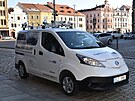 Plze zkouí elektromobil, který jezdí po mst a hlídá, jestli idii správn...