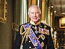 Britský král Karel III. na oficiálním portrétu poízeném na zámku Windsor v...