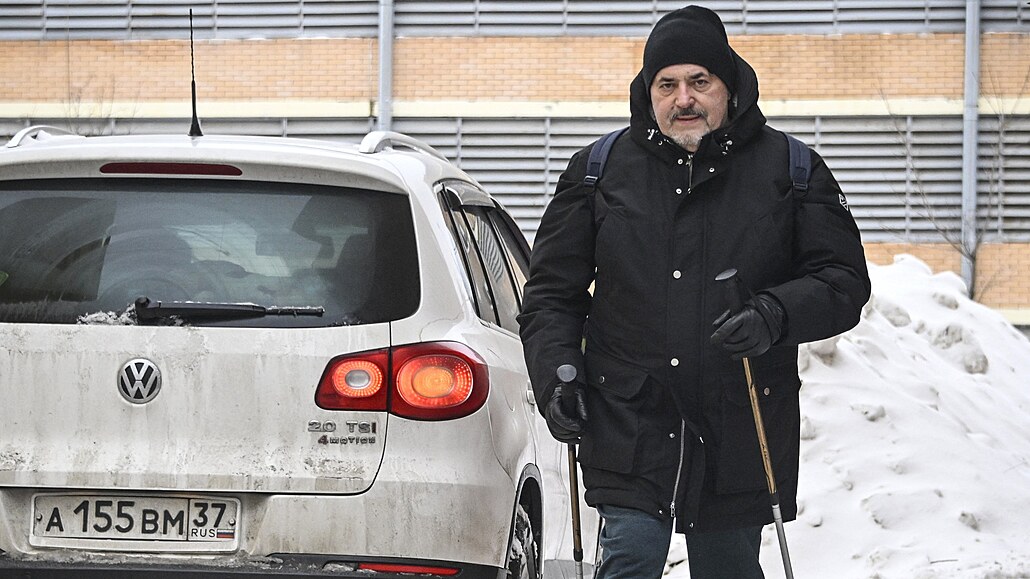 Boris Naddin se vrací ze zimní procházky.