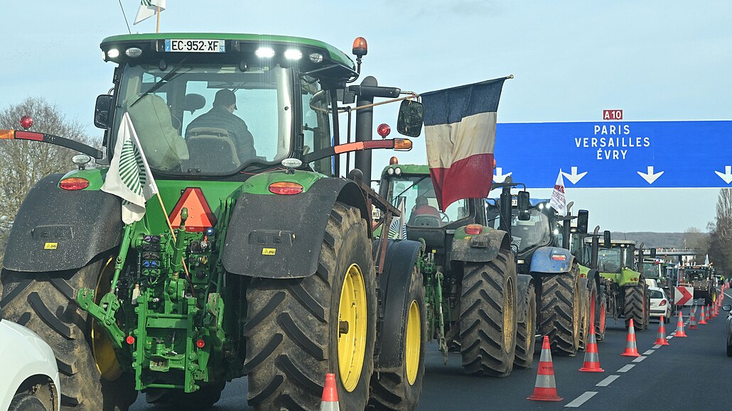 Francouztí zemdlci zablokovali hlavní silniní tahy na Paí. Snímek pochází...