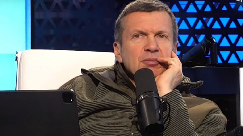 Viditeln� ustaraný Vladimir Solovjov prosí o více divácké p�ízn�. (24. ledna...