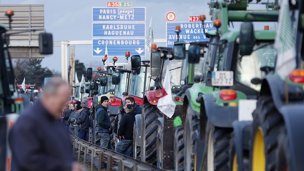 Zemdlci zablokovali dleité silniní tahy na desítkách míst Francie, od...