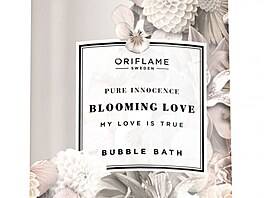 Bohatá pna do koupele Oriflame Blooming Love s krásnou kvtinovou vní, cena...