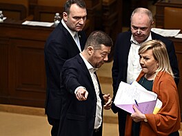 Pedseda SPD Tomio Okamura a éfka poslanc ANO Alena Schillerová pi...