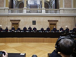 Ústavní soud zamítl stínost poslanc ANO na zruení zkrácení mimoádné...