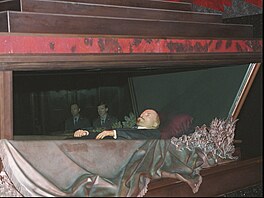 Nostalgití píznivci Vladimira Iljie Lenina se v nedli seli v ruském...