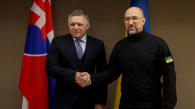 Slovensk� premi�r Robert Fico se v U�horod� setkal se sv�m ukrajinsk�m prot�j�kem Denysem �myhalem. (24. ledna 2024)