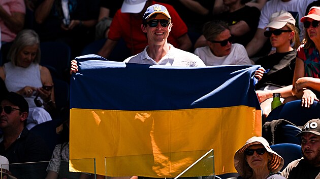 Fanouek s ukrajinskou vlajkou na tenisovm Australian Open 2024