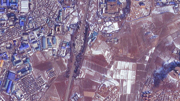Na satelitnm snmku je vidt znien Oblouk sjednocen v Pchjongjangu. (23. ledna 2024)