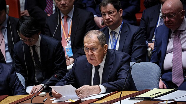 Rusk ministr zahrani Sergej Lavrov hovo k delegtm bhem zasedn Rady bezpenosti v sdle OSN. (22. ledna 2024)
