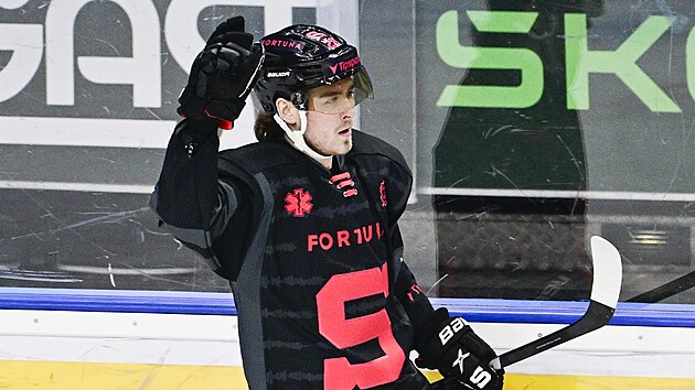 Spar�ansk� �to�n�k Petr Ton mlad�� oslavuje prvn� g�l v extralize.