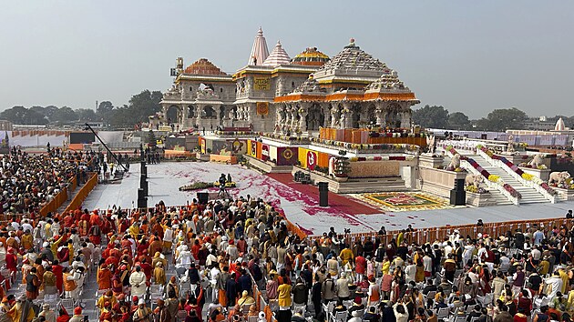 Slavnostn oteven velkho hinduistickho chrmu vybudovanho na mst...