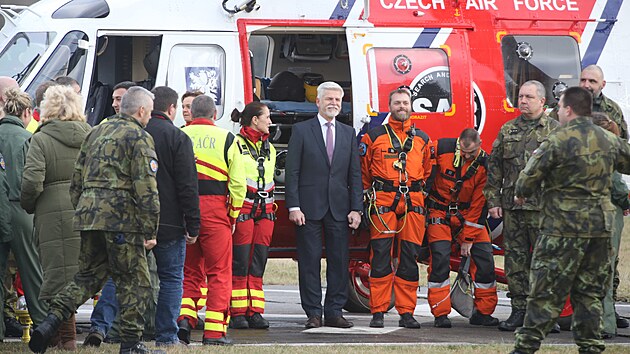 Prezident Petr Pavel navtvil zkladnu Leteck zchrann sluby Armdy R na letiti v Lnch u Plzn. Armda zajiuje leteckou zchranku pro cel zpadn echy. (23. ledna 2024)