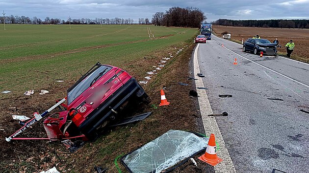 U Vran�na se srazila t�i osobn� auta.