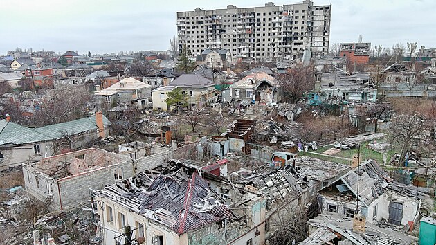 Pohled na budovy znien bhem boj v Mariupolu (13. prosince 2023)