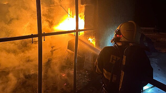 K požáru průmyslového objektu pily v Lučanech  nad Nisou vyjížděli hasiči v pondělí 22. ledna 2024 kolem jedenácté večer.