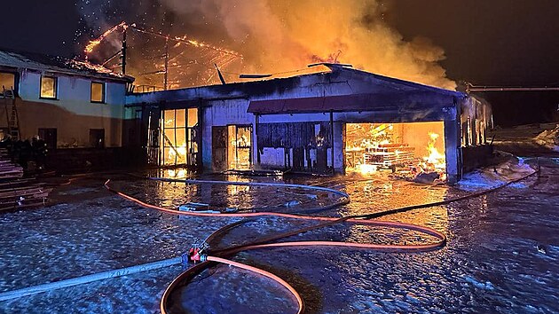 K poru prmyslovho objektu pily v Luanech  nad Nisou vyjdli hasii v pondl 22. ledna 2024 kolem jedenct veer.