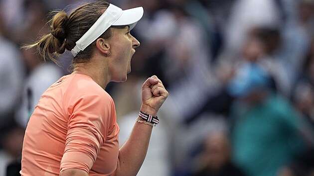 Barbora Krejkov se raduje z postupu do tvrtfinle Australian Open.