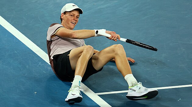Naden Jannik Sinner slav ve 22 letech premirov grandslamov titul na Australian Open.