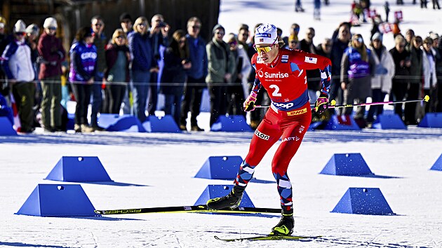 Norský bec na lyích Johannes Hoesflot Klaebo ve sprintu v Geschinenu.