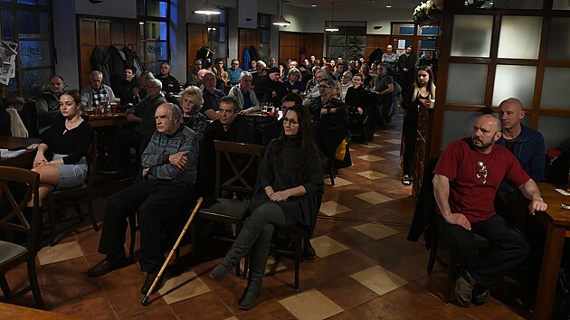 Na veejn projednn plnu vybudovat na Svatm Kopeku u Olomouce zazen pro proputn vzn dorazilo nkolik destek mstnch obyvatel.
